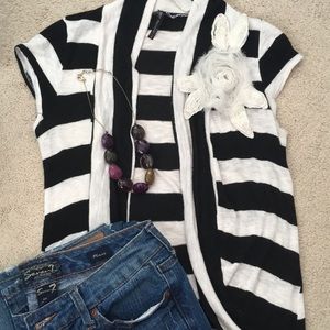 Lightweight wrap with flower detail